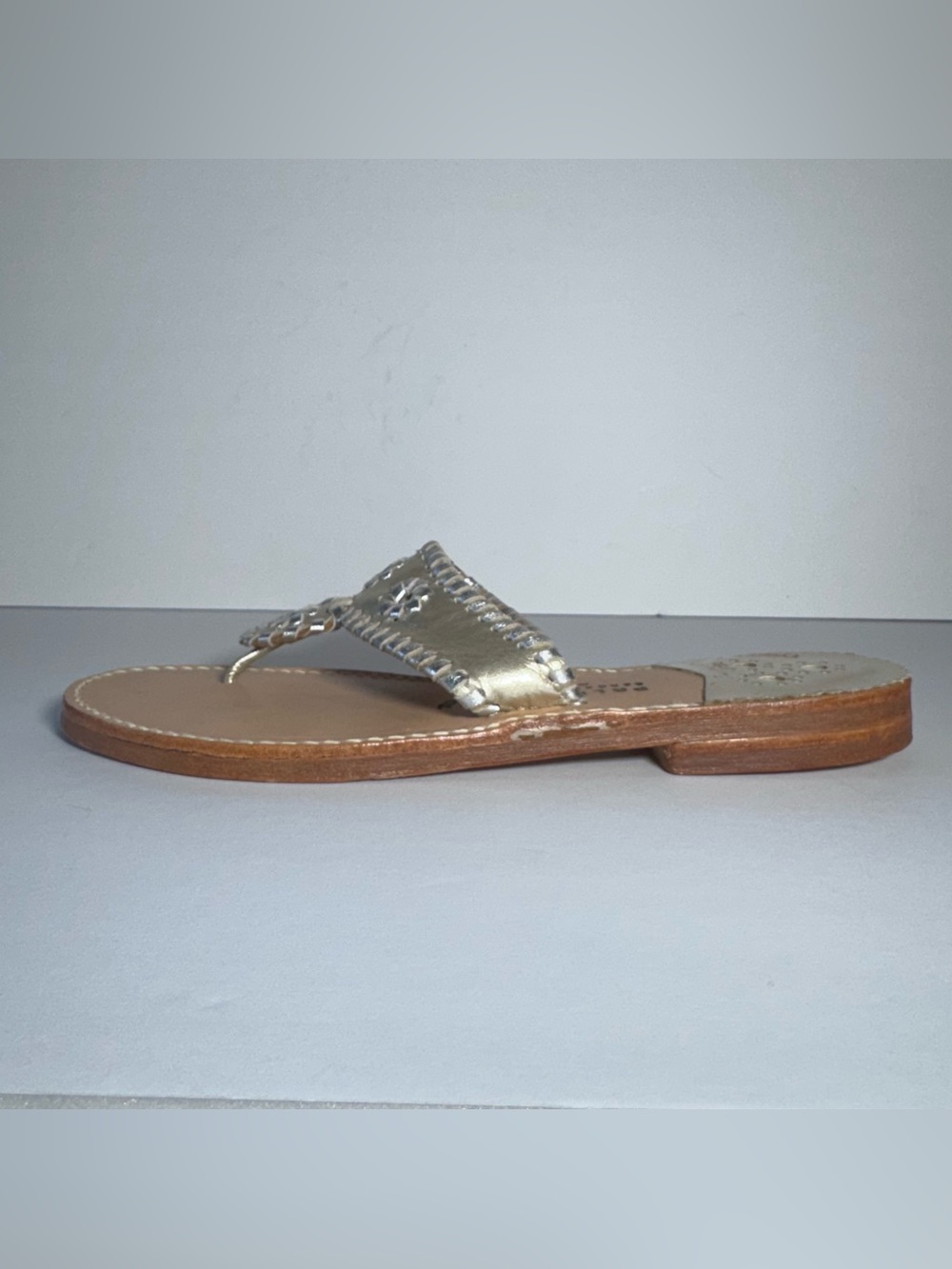 Palm Beach Platinum Gold Leather Thong Sandals Sz 9 Resort Quiet Luxury Coastal - Picture 16 of 16